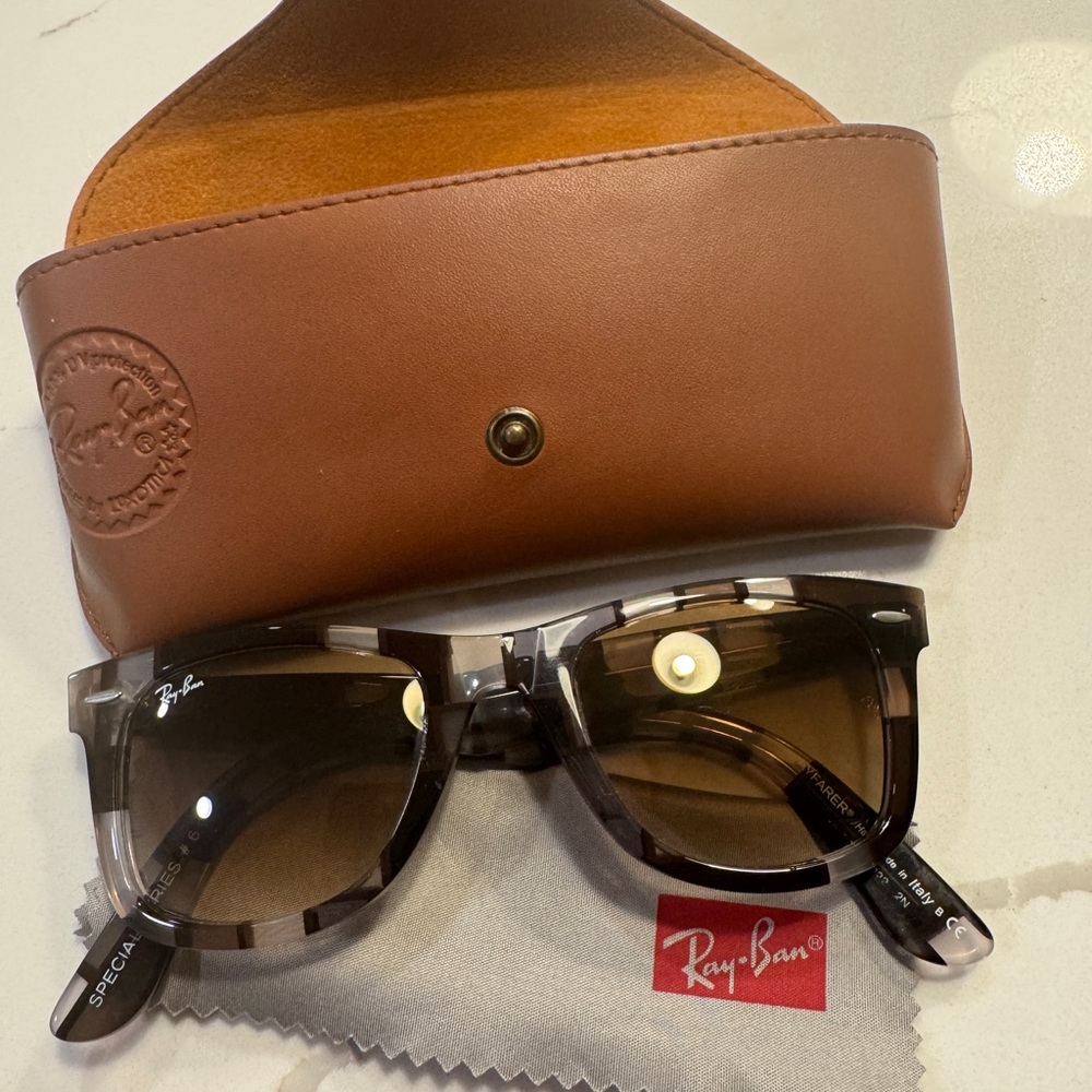 (NWOT) Ray-Ban Wayfarer Muticolored